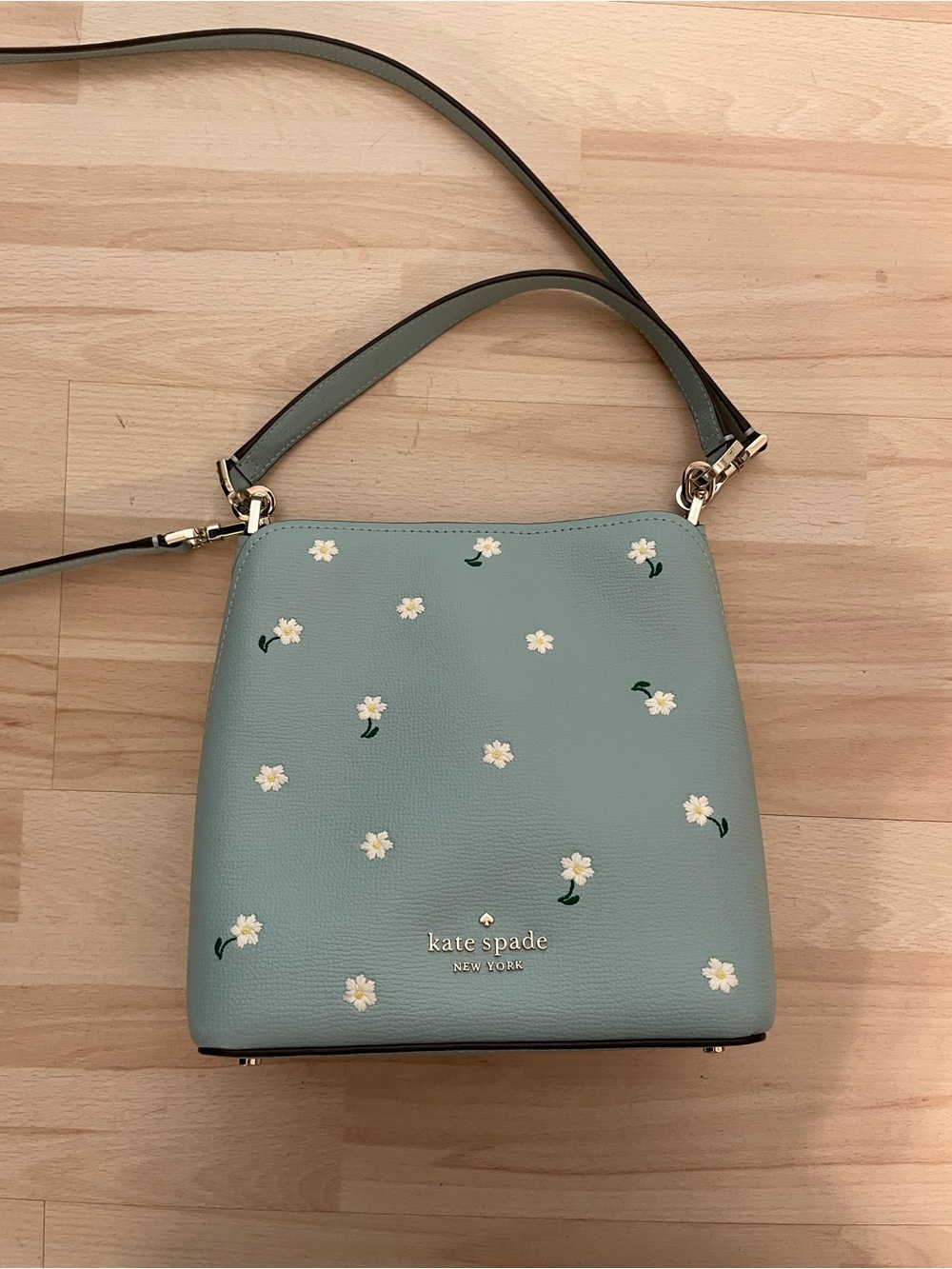 EXCELLENT Kate Spade Daisy Blue Bucket Tote - Crossbody and Small Handle